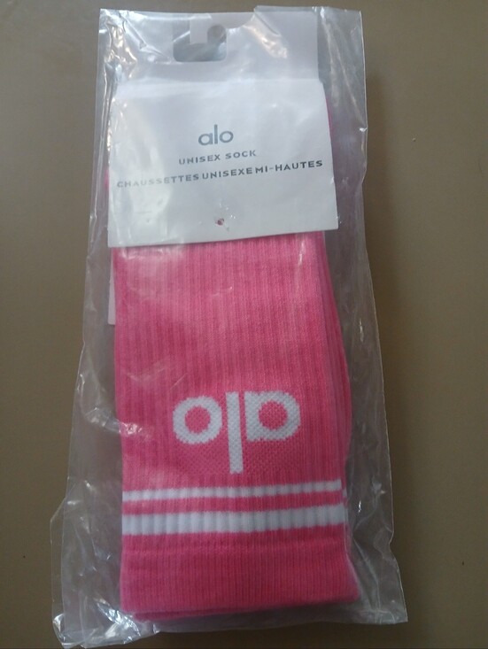Other - NEW ALO UNISEX SZ SMALL CREW SOCKS PINK/WHITE